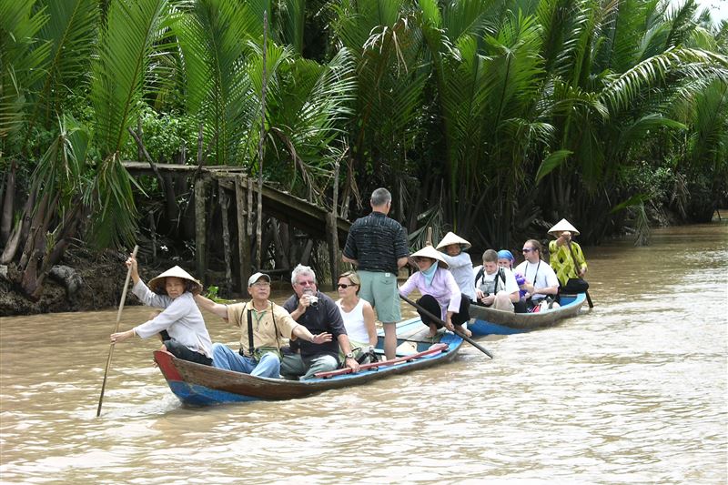 Private Tour : CaiBe Floating Market – TanPhong Island